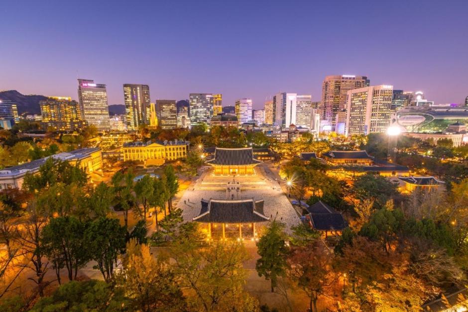 At Miasageori #up To 6 People #subway 2 Min #airport Bus 2 Min #dongdaemun 10 Min #myeongdong 15 Min #seoul Station 20 Min #gyeongbokgung Palace, Seongsu, Hongdae 25 Min #itaewon 30 Min #gangnam 40 Min Apartment Seoul