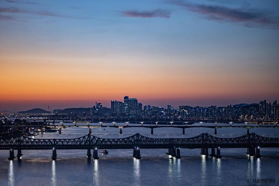 At Miasageori #up To 6 People #subway 2 Min #airport Bus 2 Min #dongdaemun 10 Min #myeongdong 15 Min #seoul Station 20 Min #gyeongbokgung Palace, Seongsu, Hongdae 25 Min #itaewon 30 Min #gangnam 40 Min * Seoul