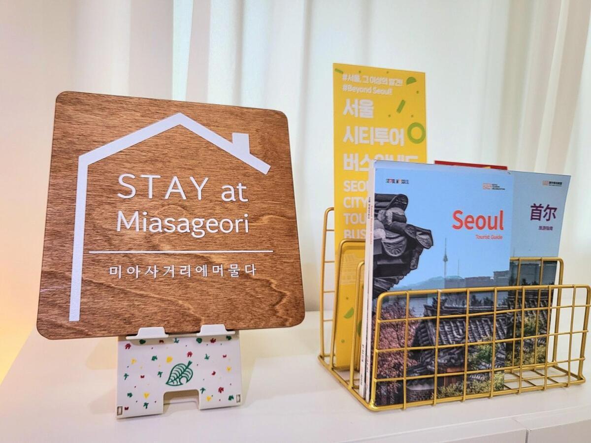 At Miasageori #up To 6 People #subway 2 Min #airport Bus 2 Min #dongdaemun 10 Min #myeongdong 15 Min #seoul Station 20 Min #gyeongbokgung Palace, Seongsu, Hongdae 25 Min #itaewon 30 Min #gangnam 40 Min Apartment *