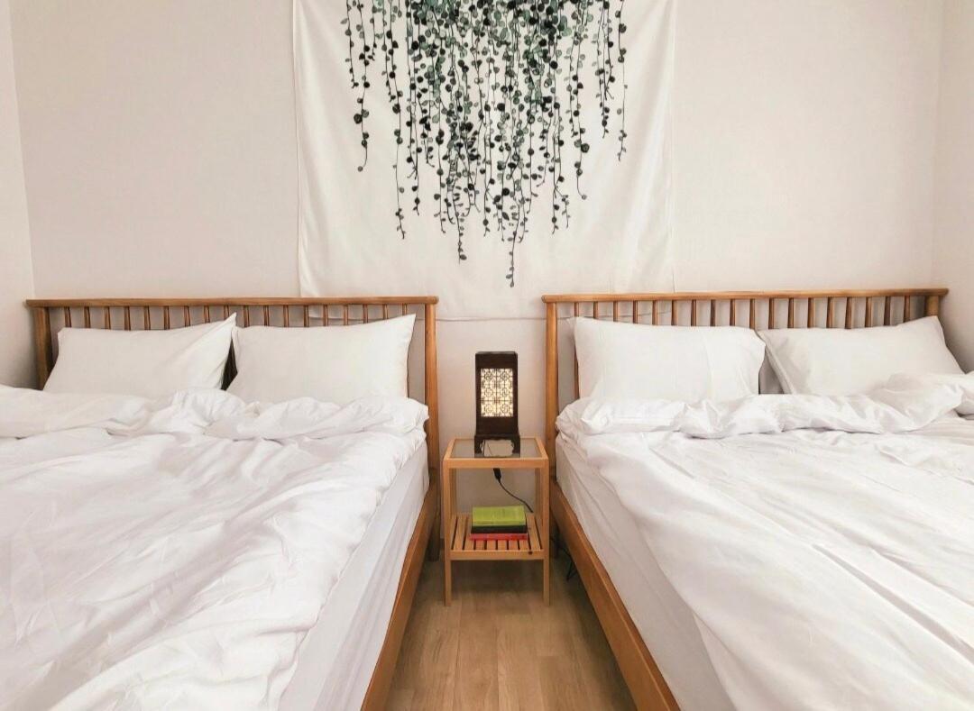At Miasageori #up To 6 People #subway 2 Min #airport Bus 2 Min #dongdaemun 10 Min #myeongdong 15 Min #seoul Station 20 Min #gyeongbokgung Palace, Seongsu, Hongdae 25 Min #itaewon 30 Min #gangnam 40 Min Apartment *