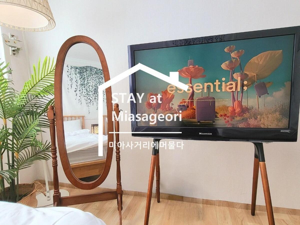 At Miasageori #up To 6 People #subway 2 Min #airport Bus 2 Min #dongdaemun 10 Min #myeongdong 15 Min #seoul Station 20 Min #gyeongbokgung Palace, Seongsu, Hongdae 25 Min #itaewon 30 Min #gangnam 40 Min Apartment *