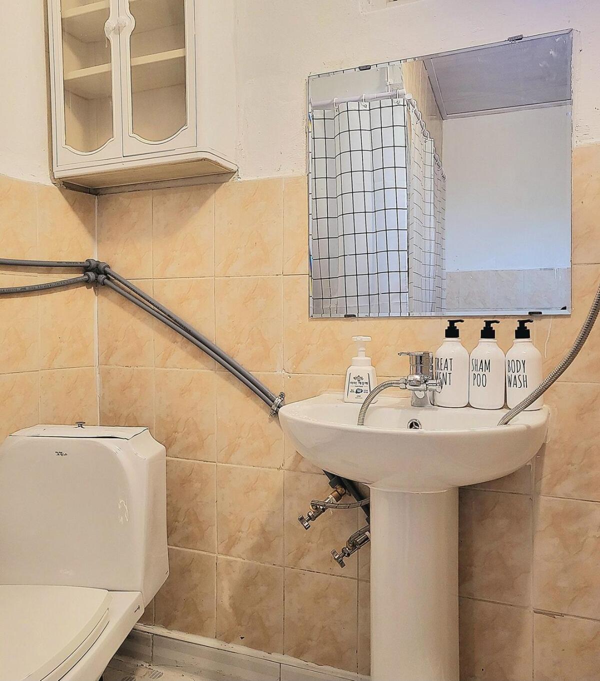 Apartment At Miasageori #up To 6 People #subway 2 Min #airport Bus 2 Min #dongdaemun 10 Min #myeongdong 15 Min #seoul Station 20 Min #gyeongbokgung Palace, Seongsu, Hongdae 25 Min #itaewon 30 Min #gangnam 40 Min Seoul